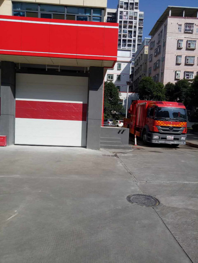 翻板车库门