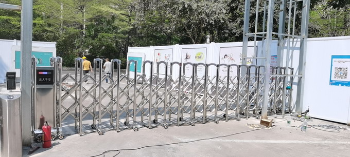 不锈钢伸缩门.jpg