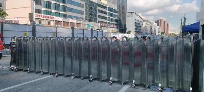 深圳不锈钢伸缩门.jpg