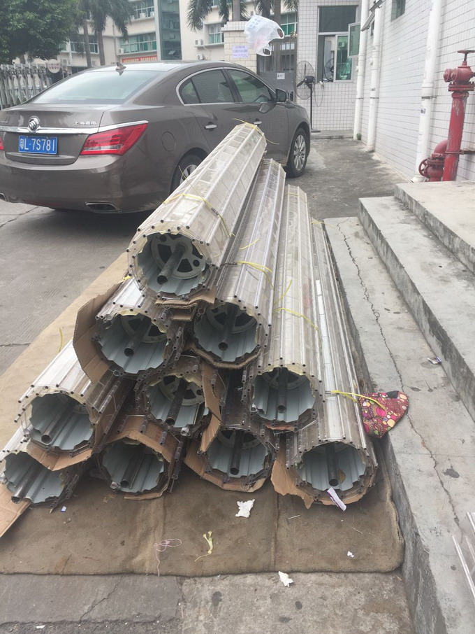 水晶卷闸门卷材.jpg